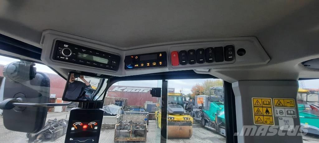 CAT 906 Kolesové nakladače