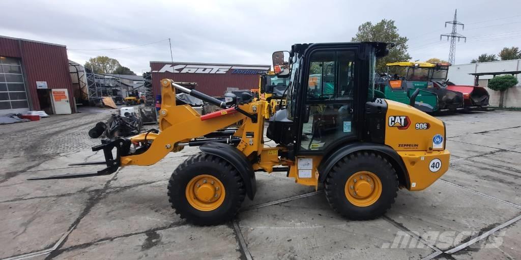 CAT 906 Kolesové nakladače