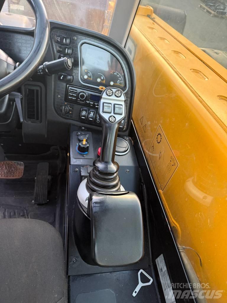 JCB 526-56 Agri Teleskopické kolesové nakladače