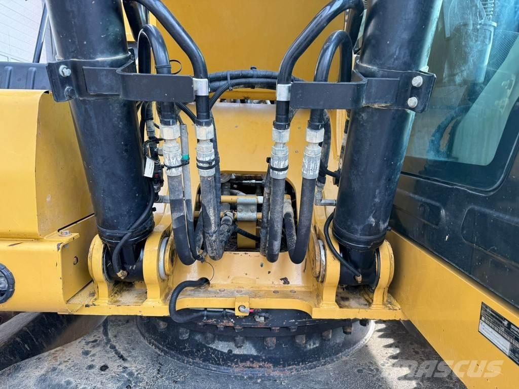 CAT 323 07A Pásové rýpadlá