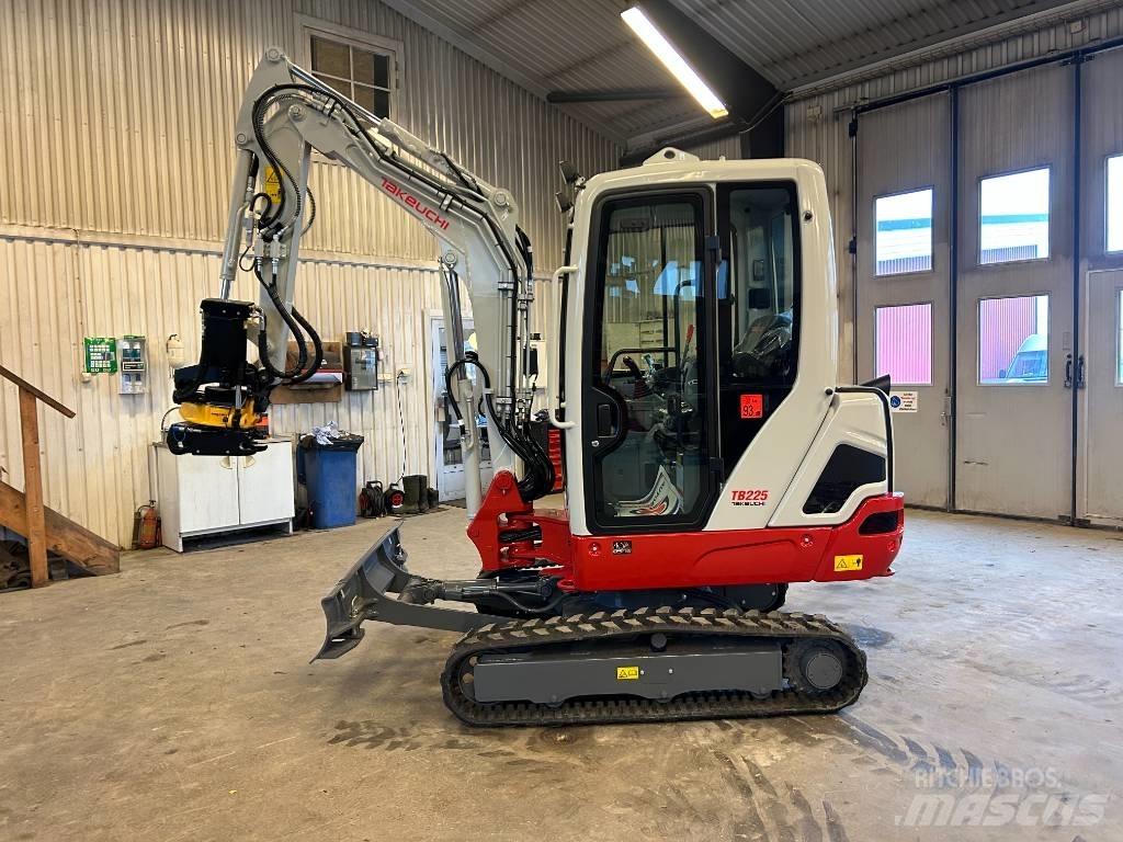 Takeuchi TB225 Mini rýpadlá < 7t