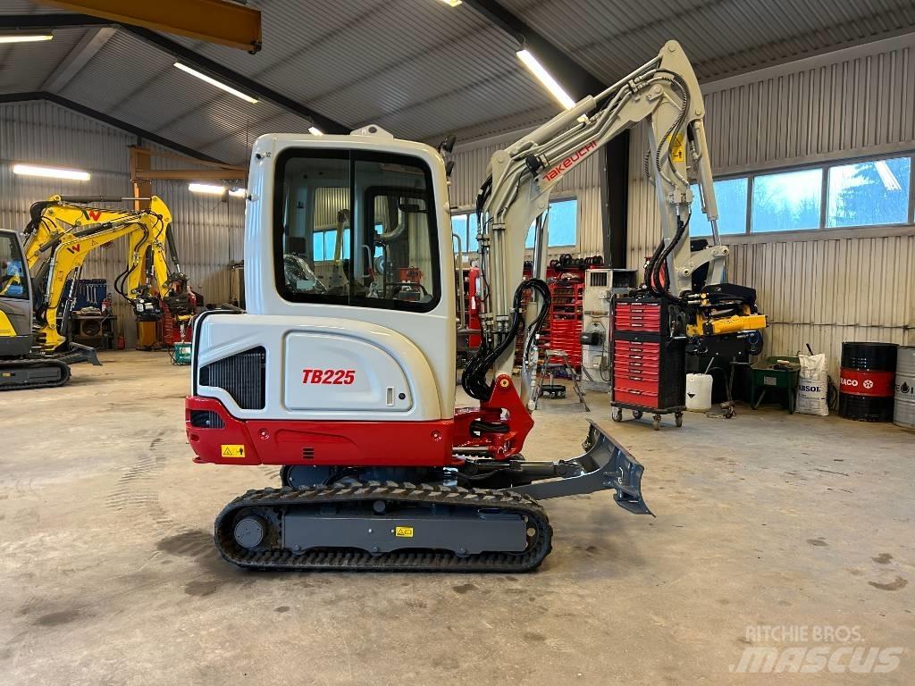 Takeuchi TB225 Mini rýpadlá < 7t