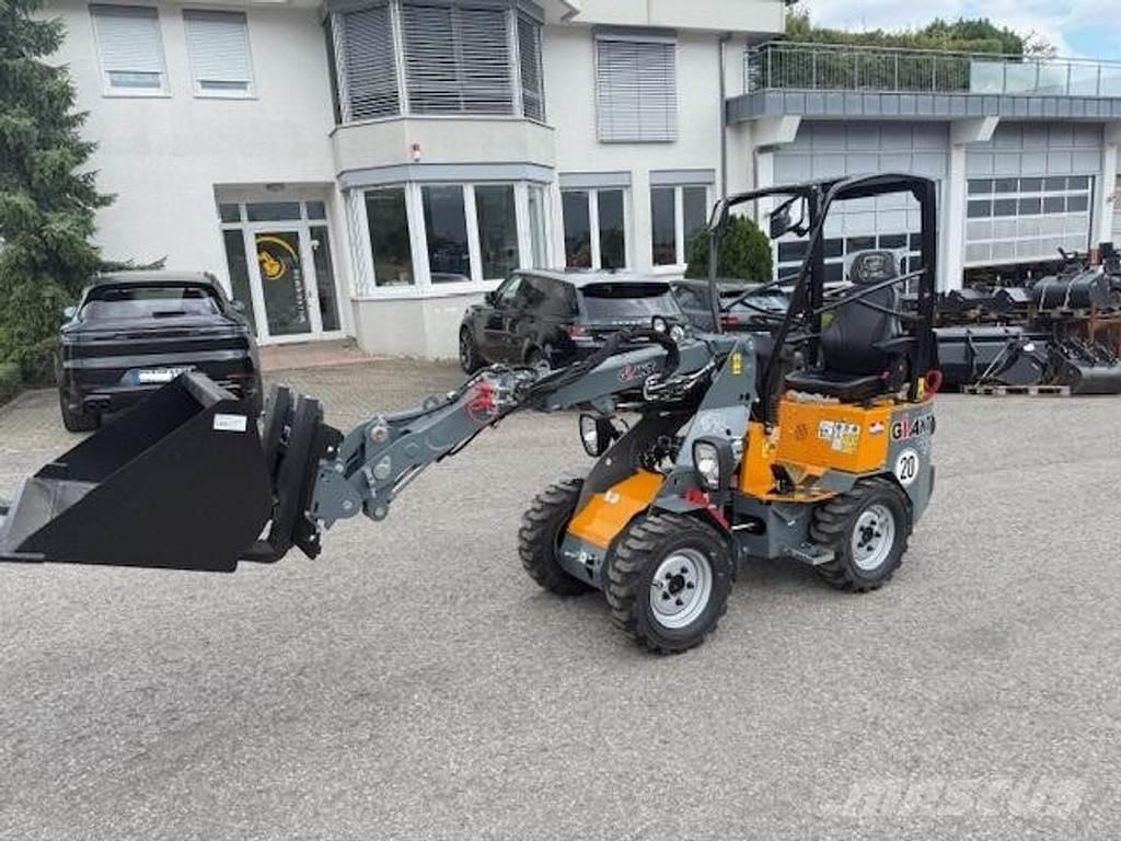 GiANT G1200 Tele Kolesové nakladače