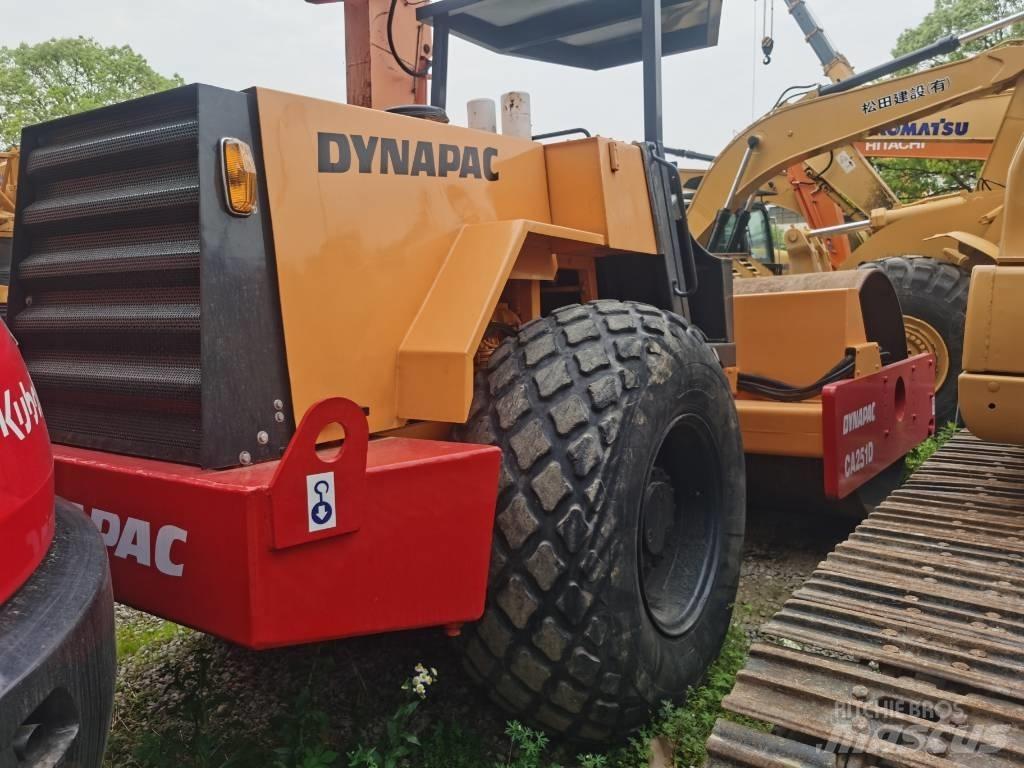 Dynapac CA 251 D Ťahačové valce