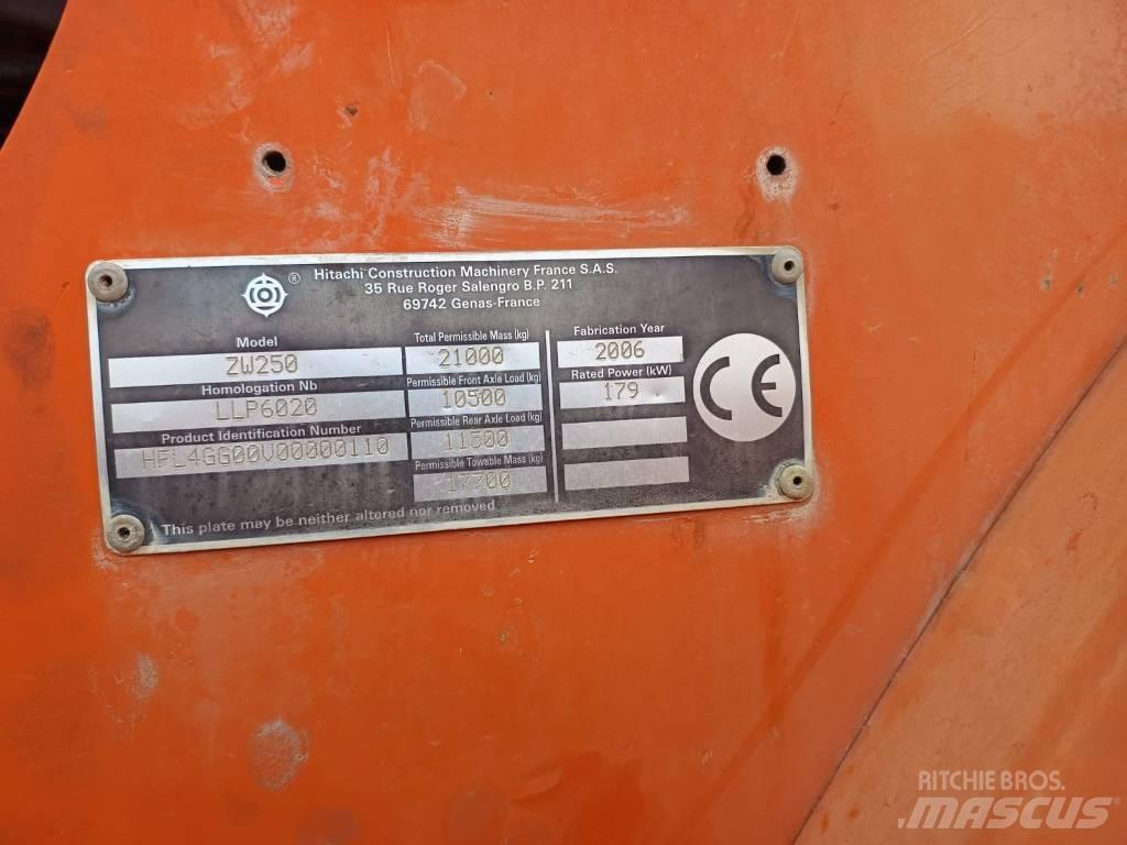 Hitachi ZW 250 Kolesové nakladače