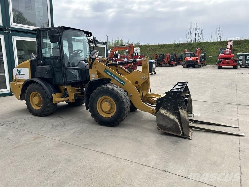 CAT 906M (8758) Viacúčelové nakladače