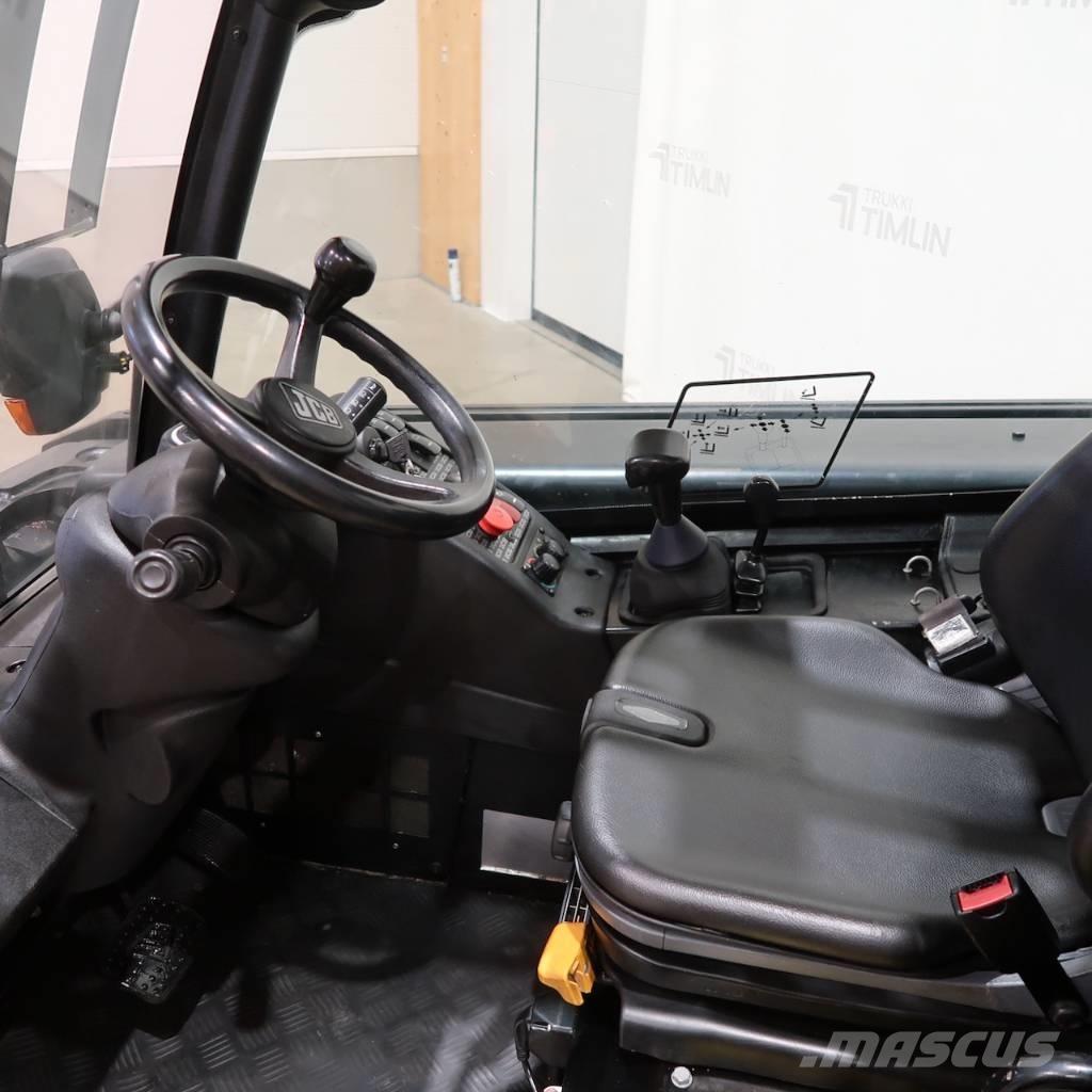 JCB TLT 35D 4X4 T4 Terénne vysokozdvižné vozíky
