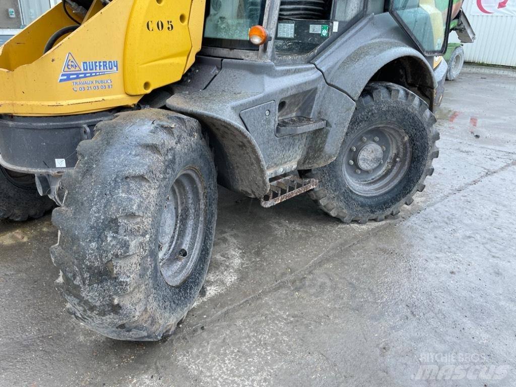 Mecalac AS900 Kolesové nakladače