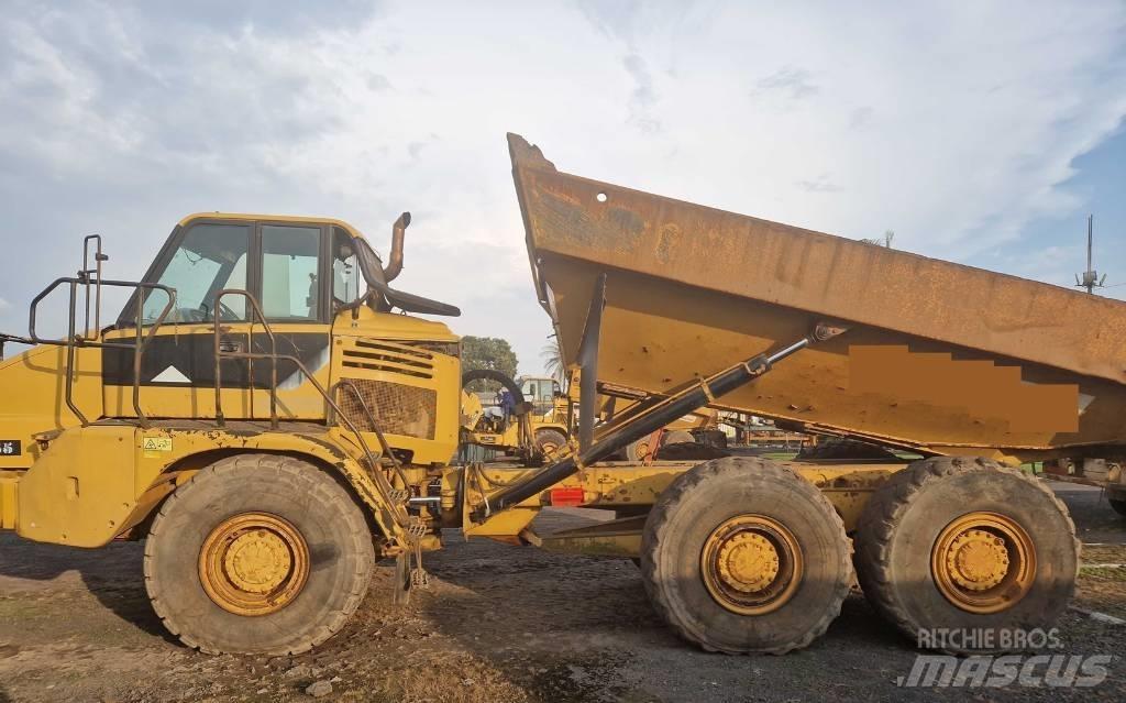 CAT 730 Kĺbové nákladné autá