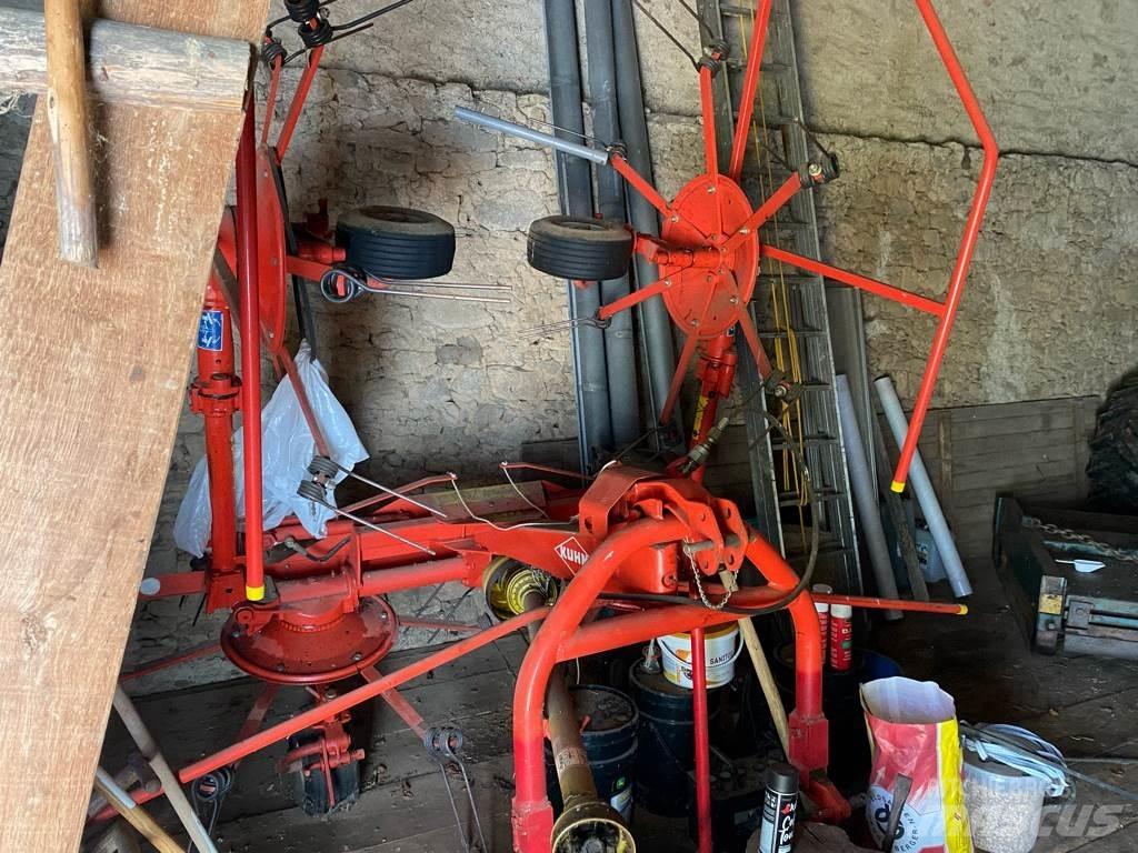 Kuhn GF 5001 MH Obracače a zhrabovače sena