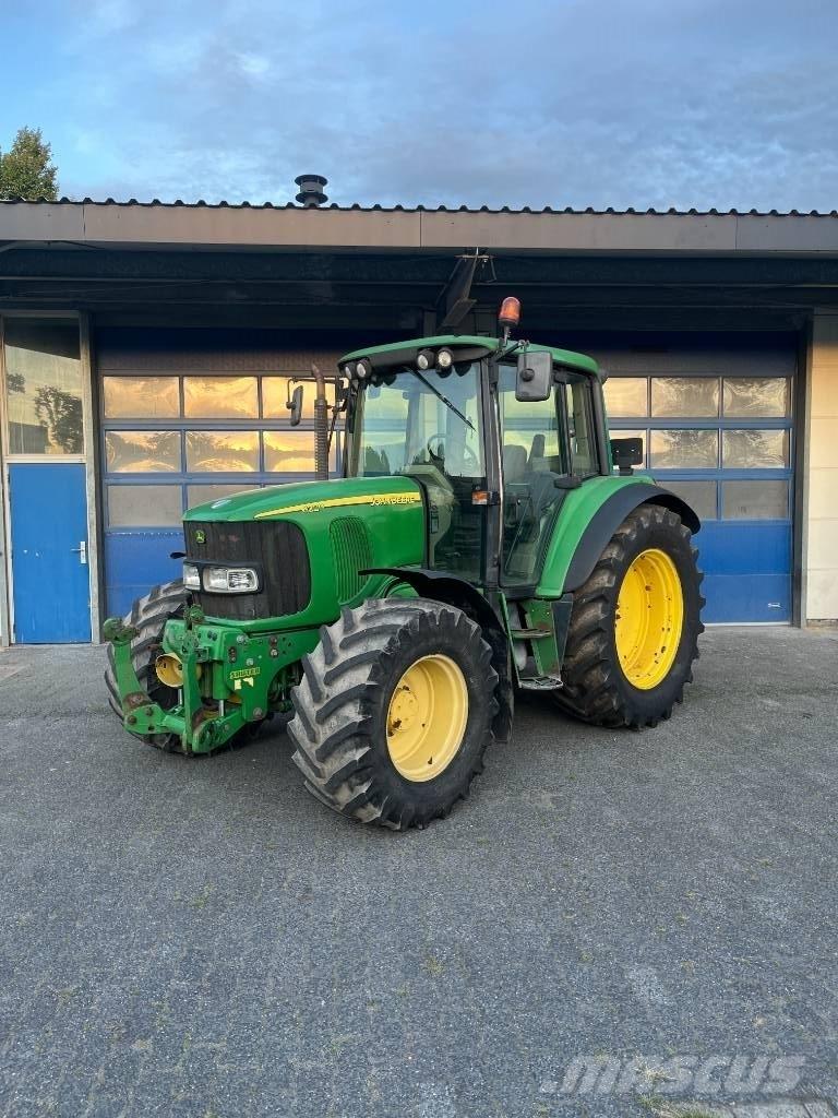 John Deere 6220 Traktory