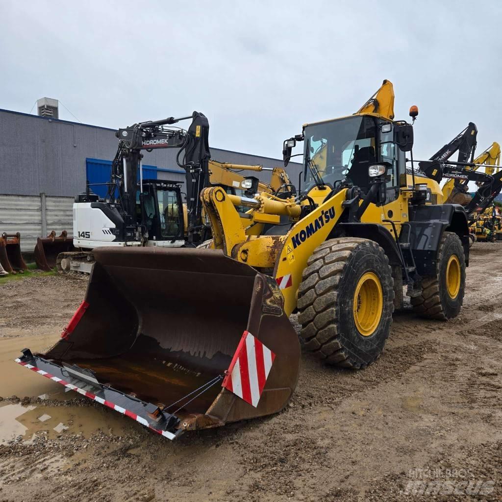 Komatsu WA 320-8 Kolesové nakladače