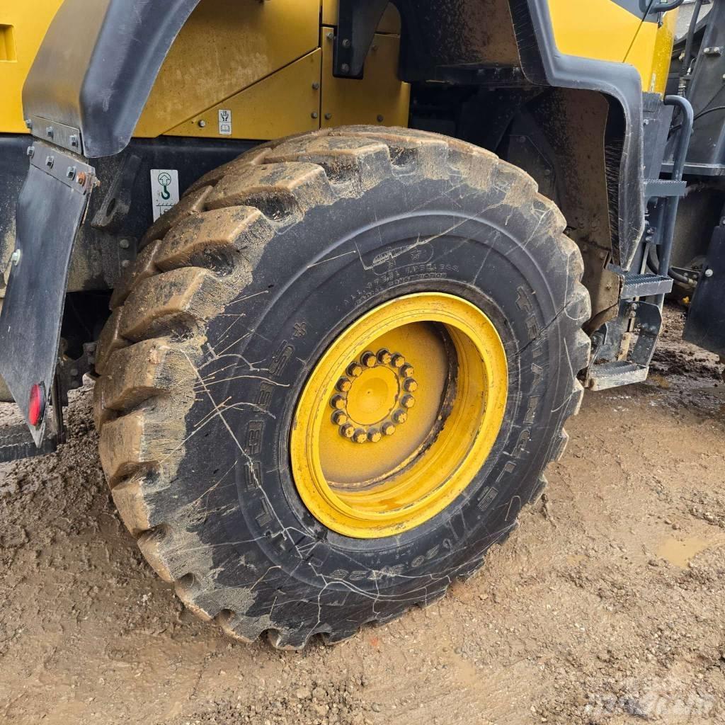 Komatsu WA 320-8 Kolesové nakladače