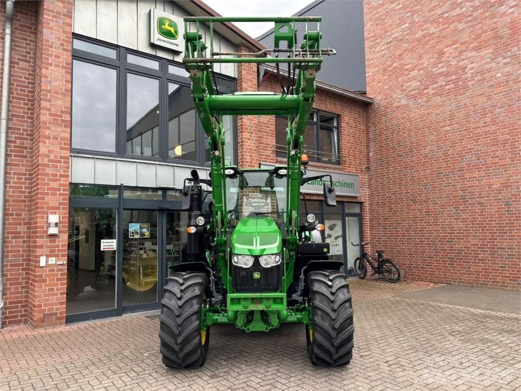 John Deere 6110M Traktory