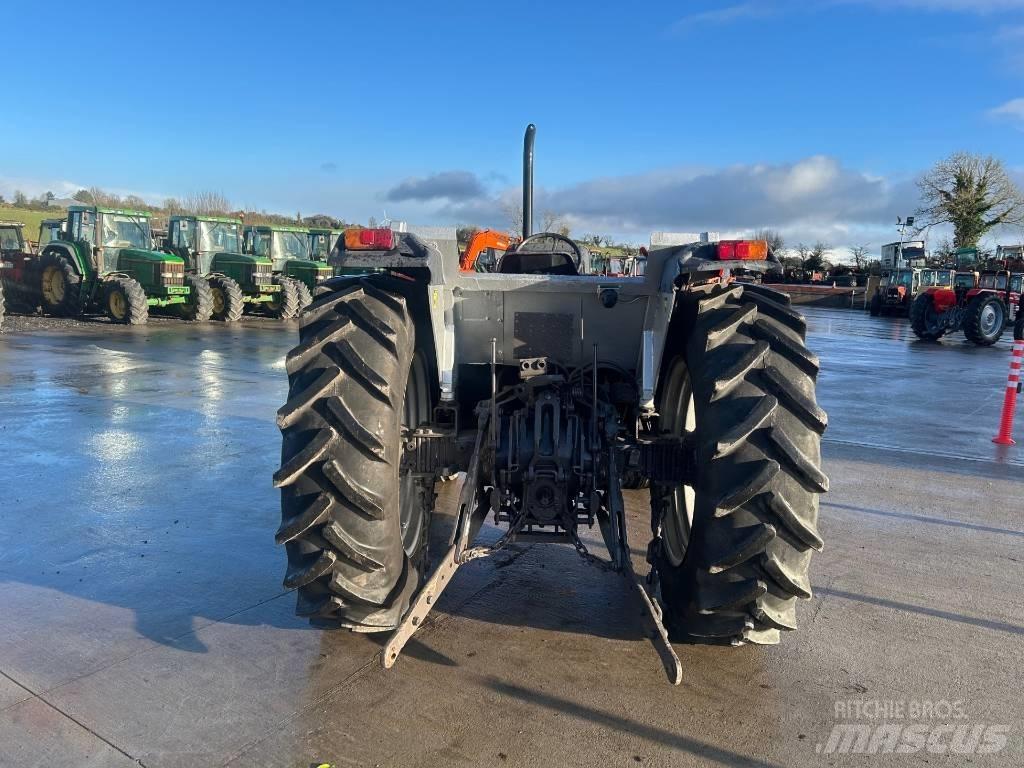 Massey Ferguson 390 Traktory