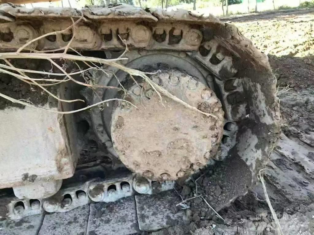 Komatsu PC 210 Pásové rýpadlá