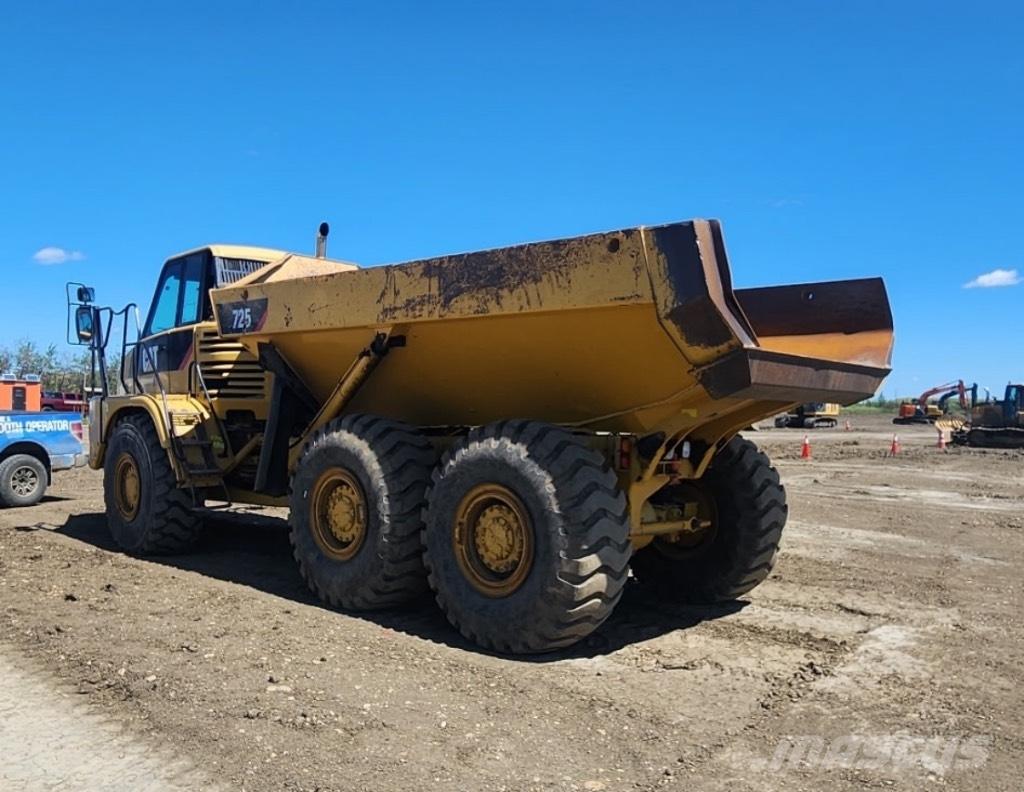 CAT 725 Kĺbové nákladné autá