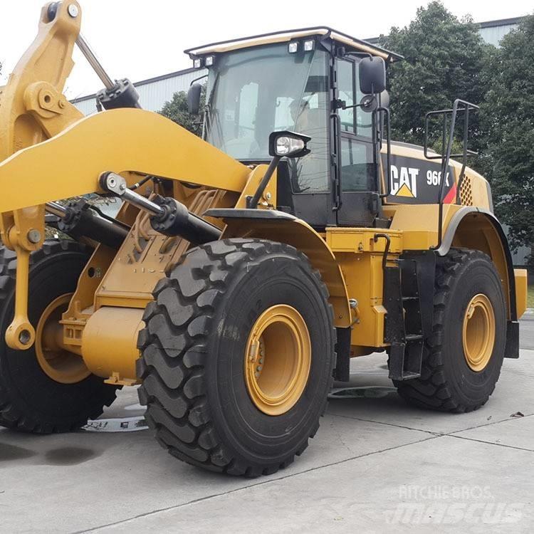 CAT 966K Kolesové nakladače