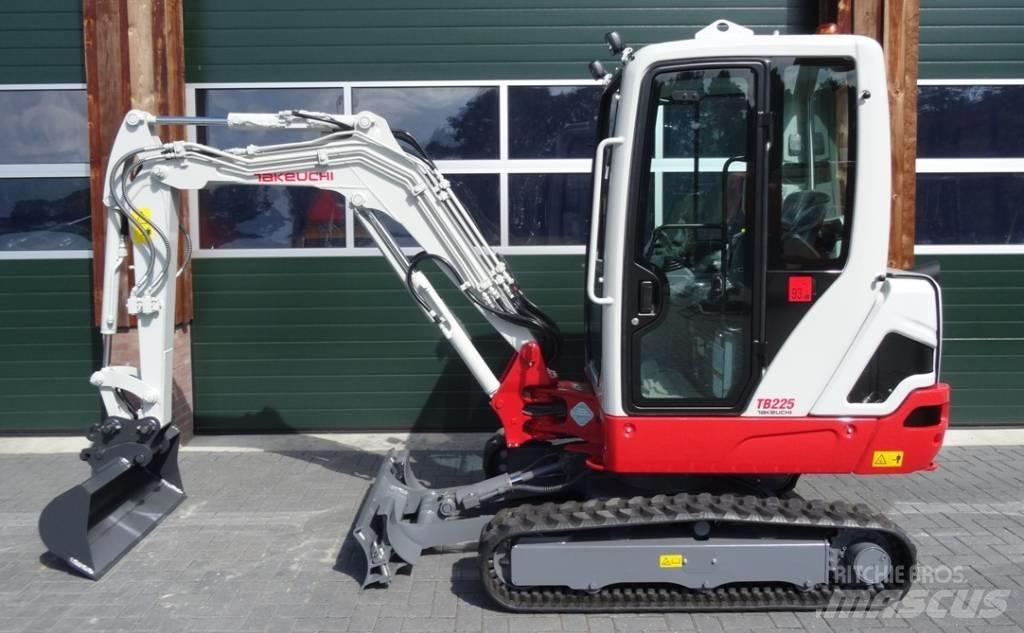 Takeuchi TB 225 Mini rýpadlá < 7t
