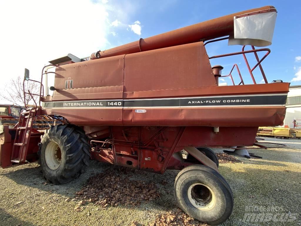 Case IH 1440 Kombinované zberacie stroje