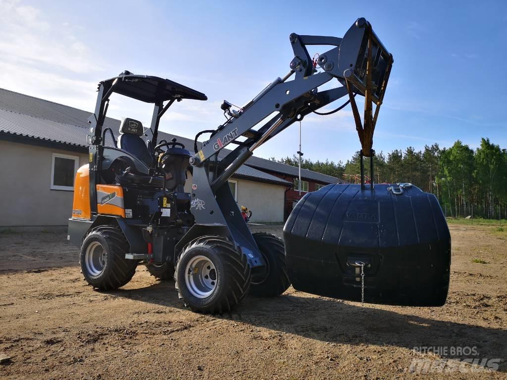 GiANT 1500 Viacúčelové nakladače