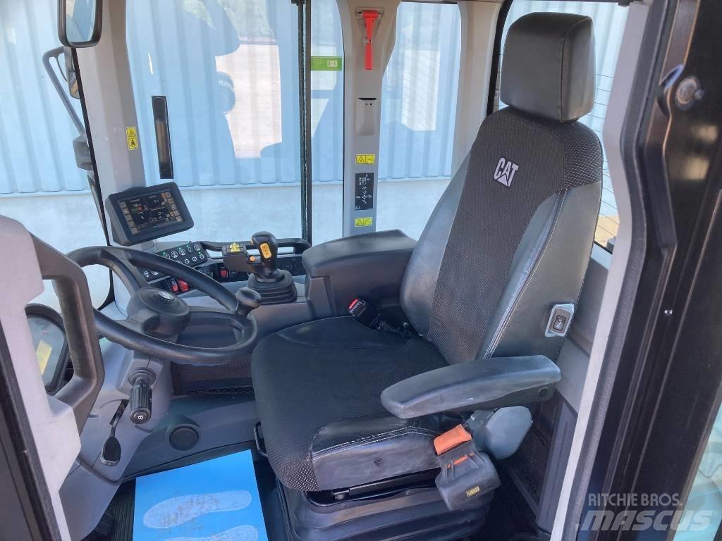 CAT 938M Kolesové nakladače