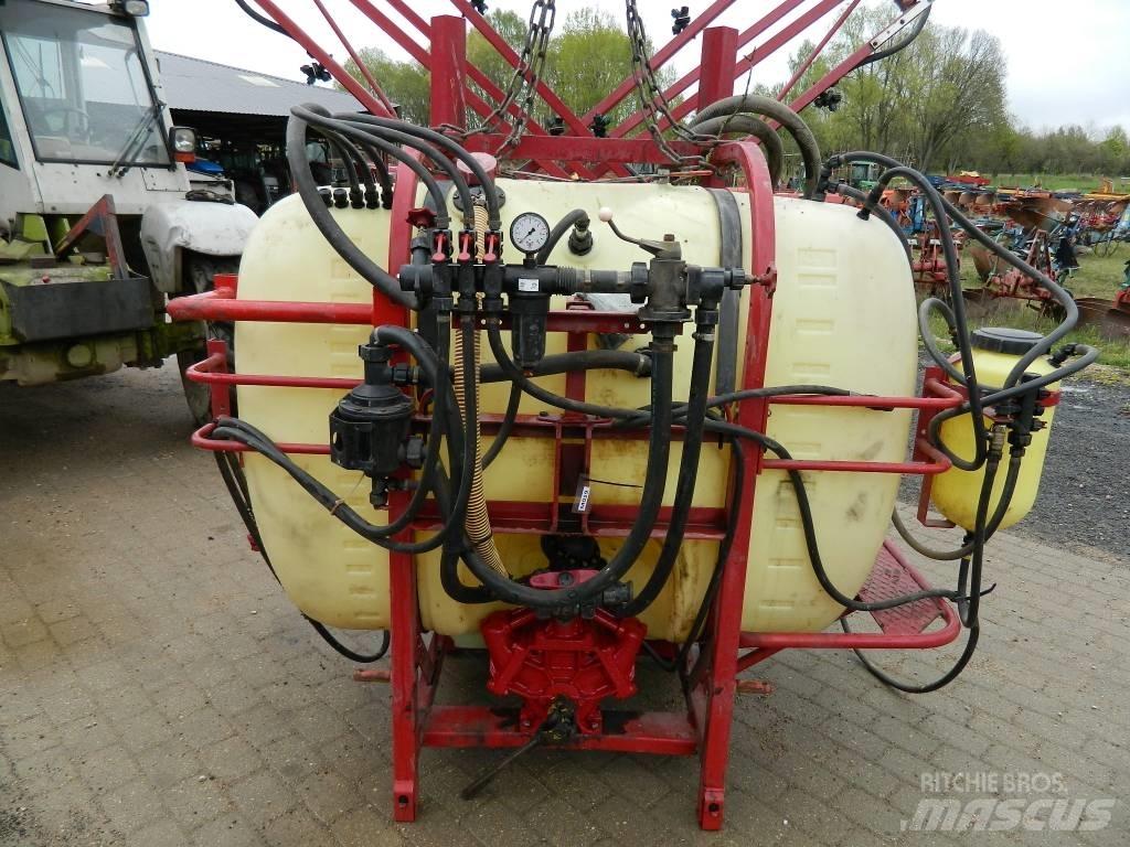 Hardi 1200 Nesené postrekovače