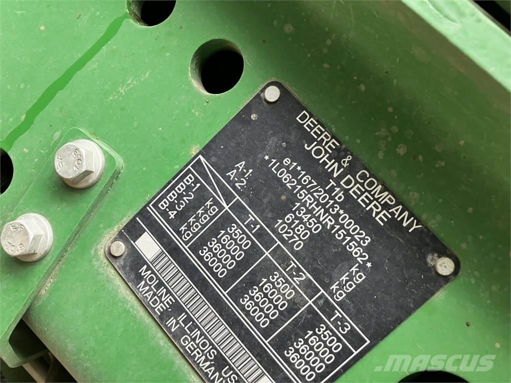 John Deere 6215R Traktory