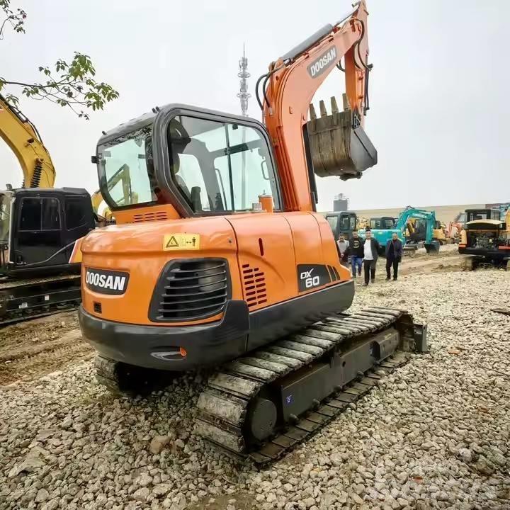 Doosan DX 60 Pásové rýpadlá