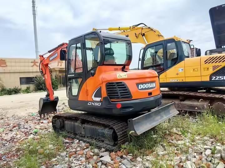 Doosan DX 60 Pásové rýpadlá