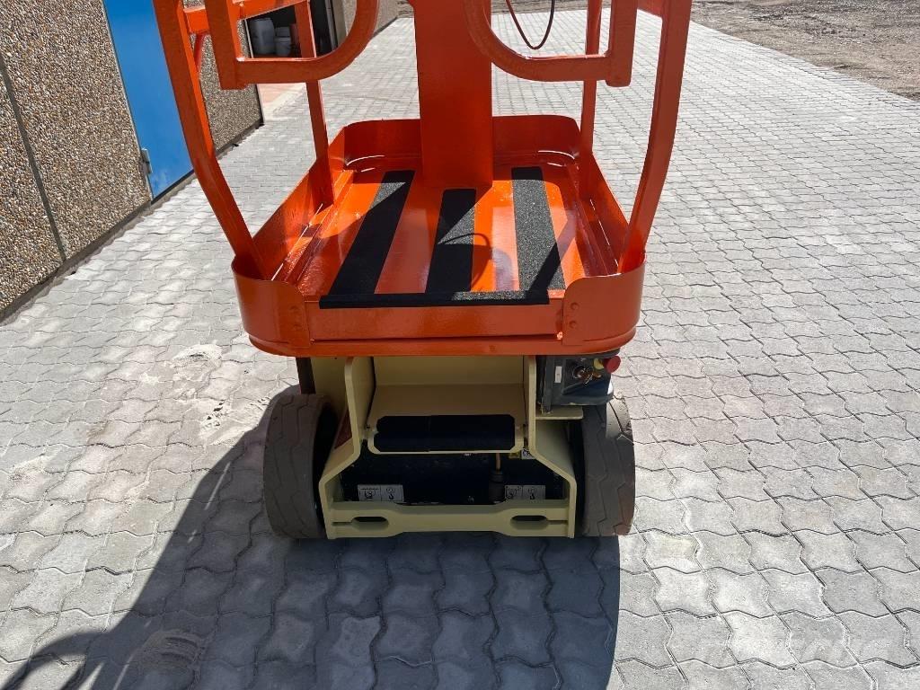 JLG 1230 ES Vertikálne stĺpové výťahy
