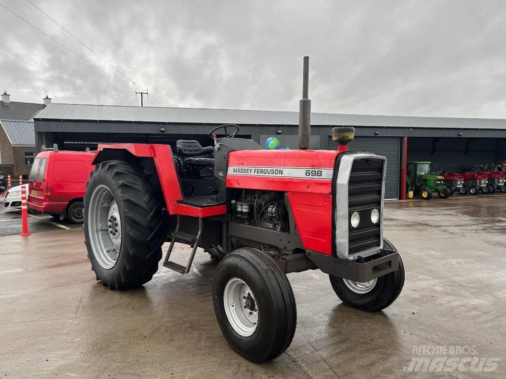 Massey Ferguson 698 Traktory