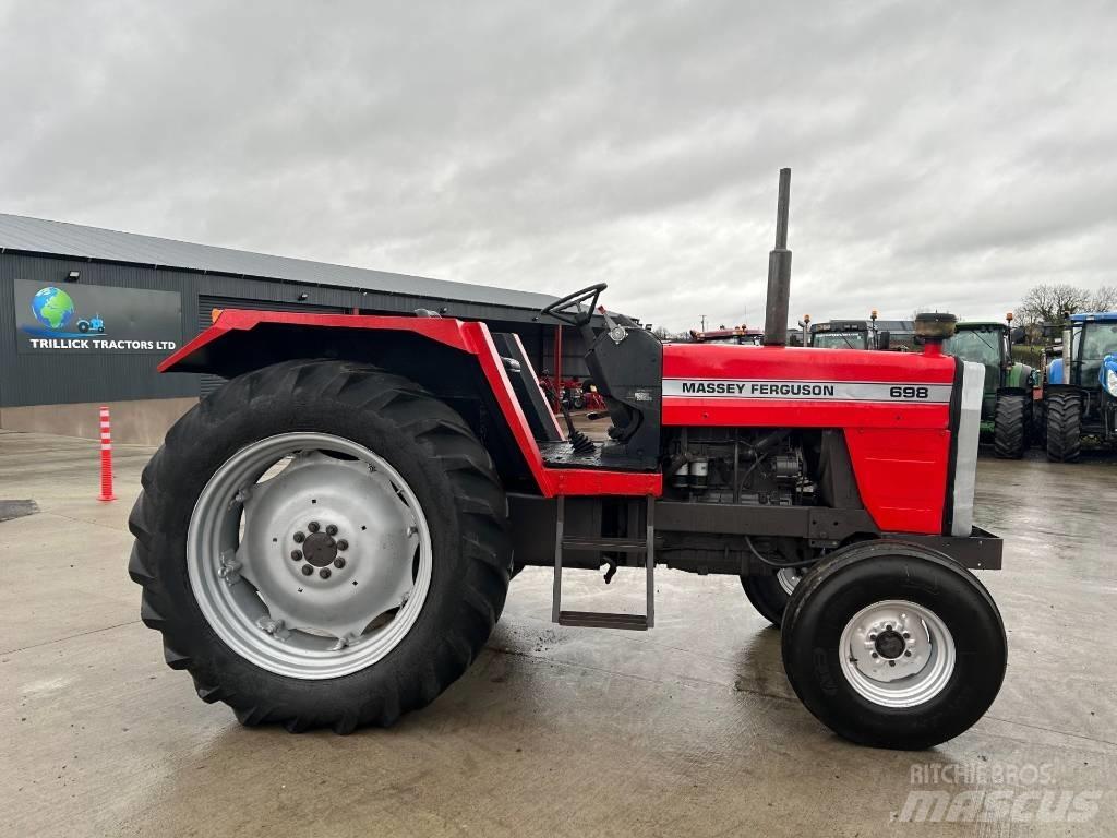 Massey Ferguson 698 Traktory