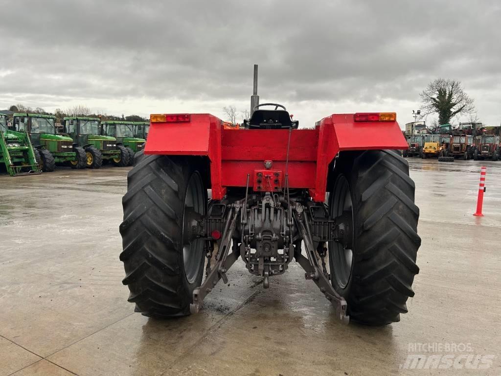 Massey Ferguson 698 Traktory