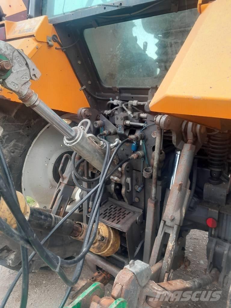 Renault 155-54 TX Traktory