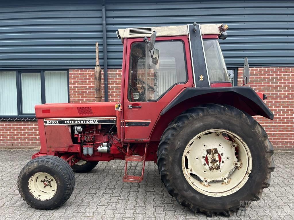 International 845 XL Traktory