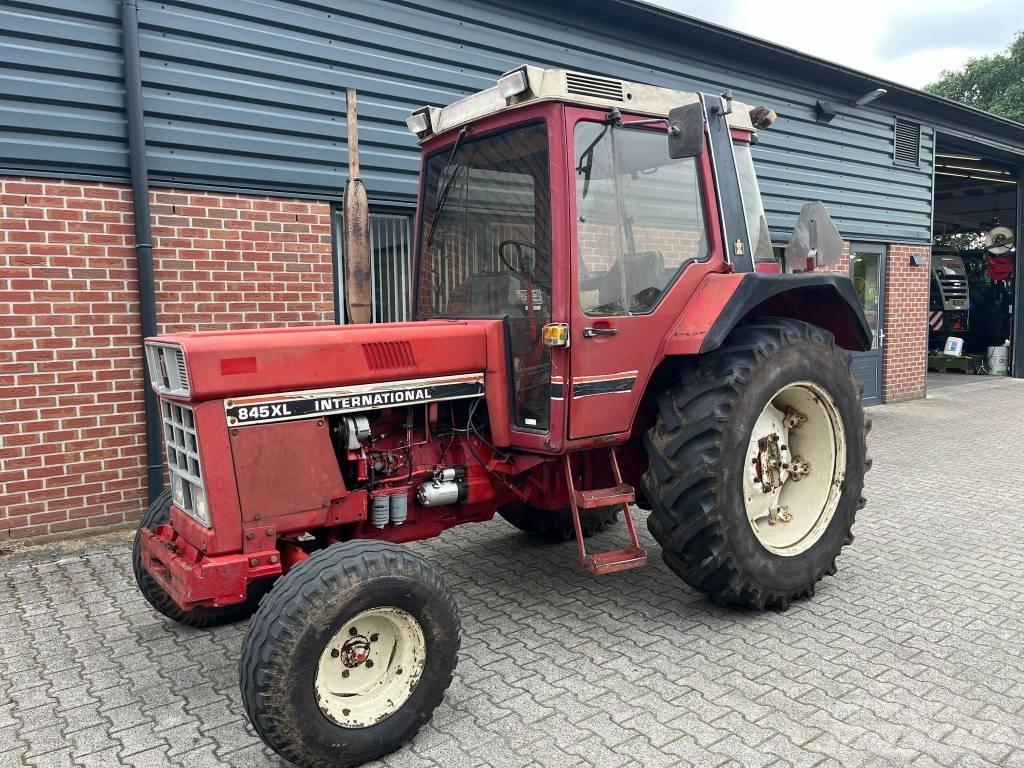 International 845 XL Traktory