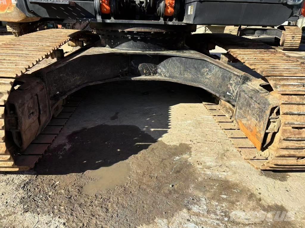 Hitachi ZX 350 Pásové rýpadlá