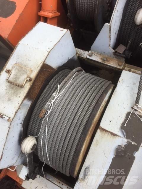 Hitachi KH 230-3 Pásové žeriavy