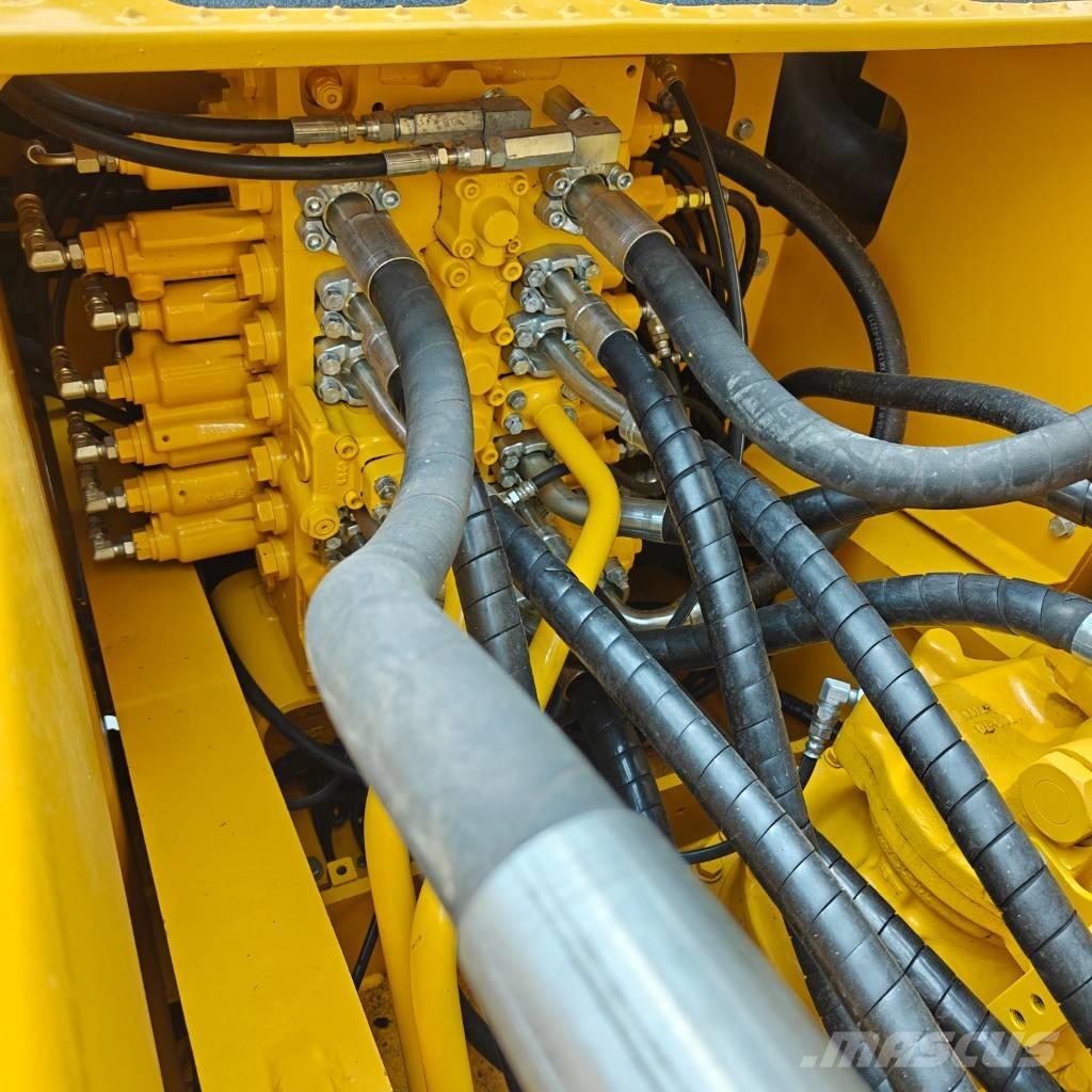 Komatsu 220-8MO Pásové rýpadlá