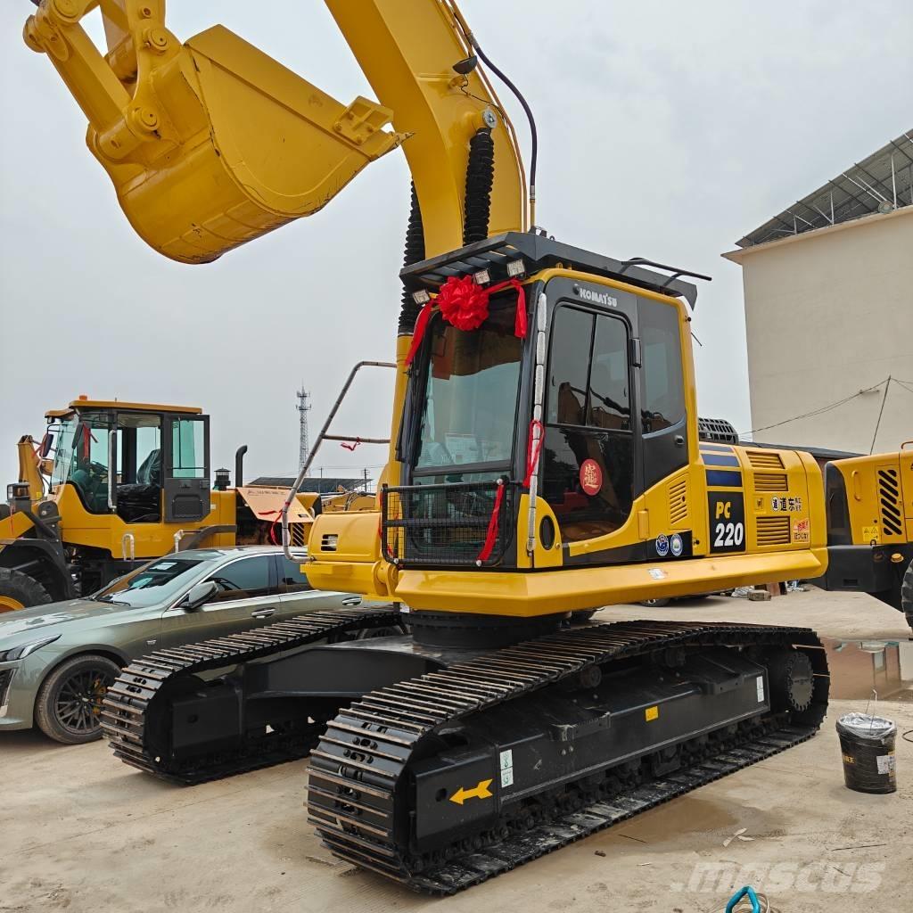 Komatsu 220-8MO Pásové rýpadlá