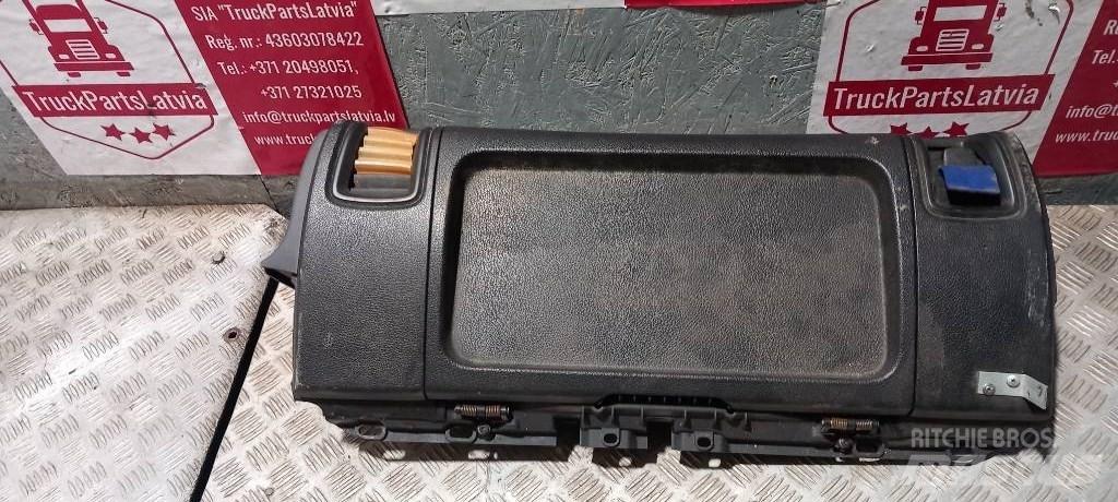 Scania R 440.   2078472 Kabíny a interiér