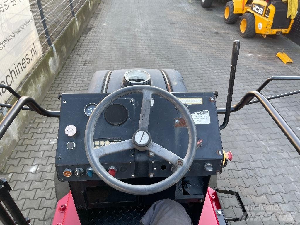 Dynapack CP 142 Pneumatikové valce