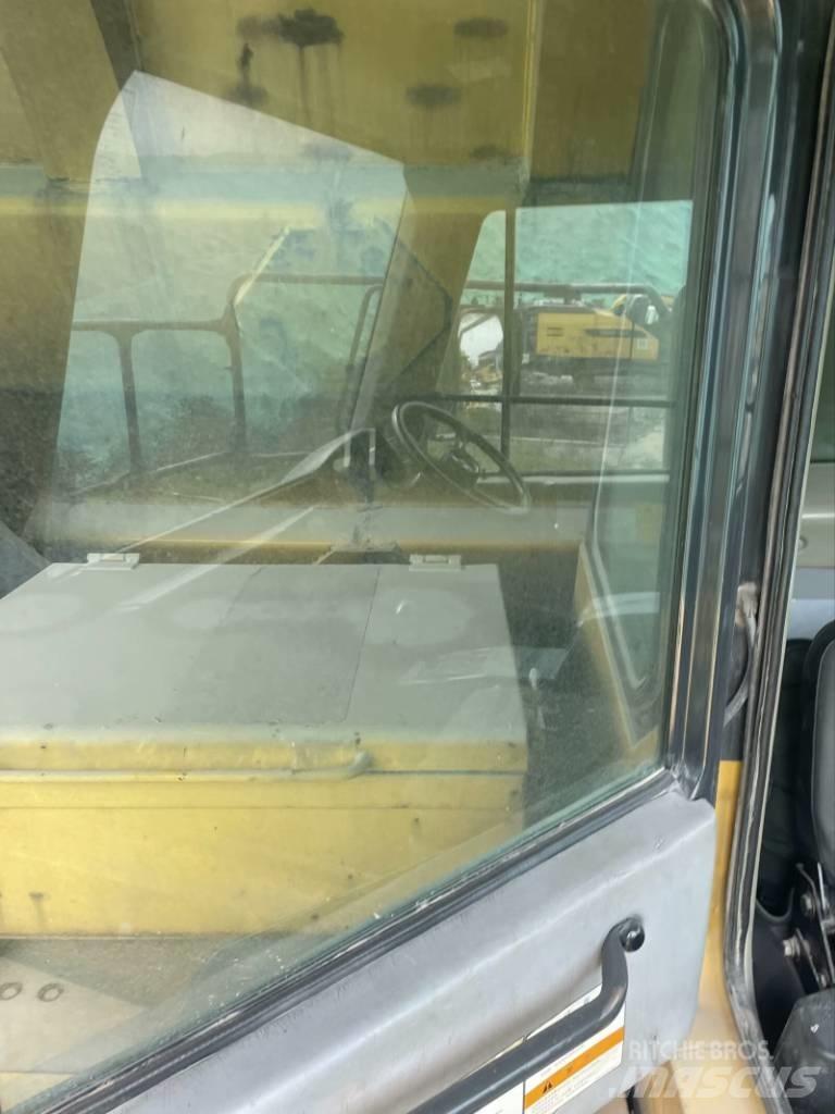 Komatsu HD 605-7 Pevné dempry