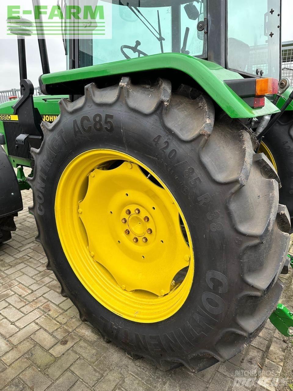 John Deere 2850 Traktory
