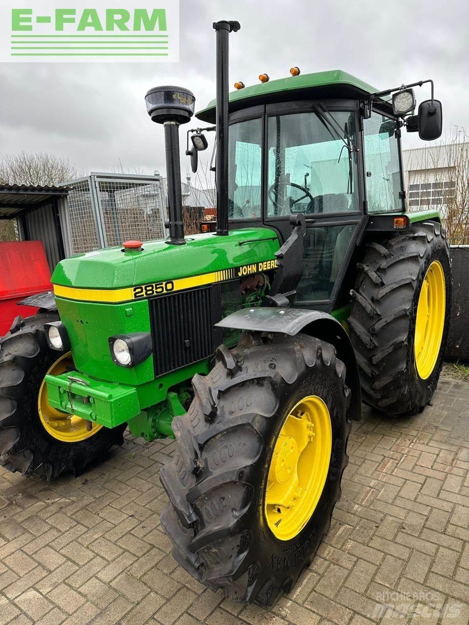 John Deere 2850 Traktory