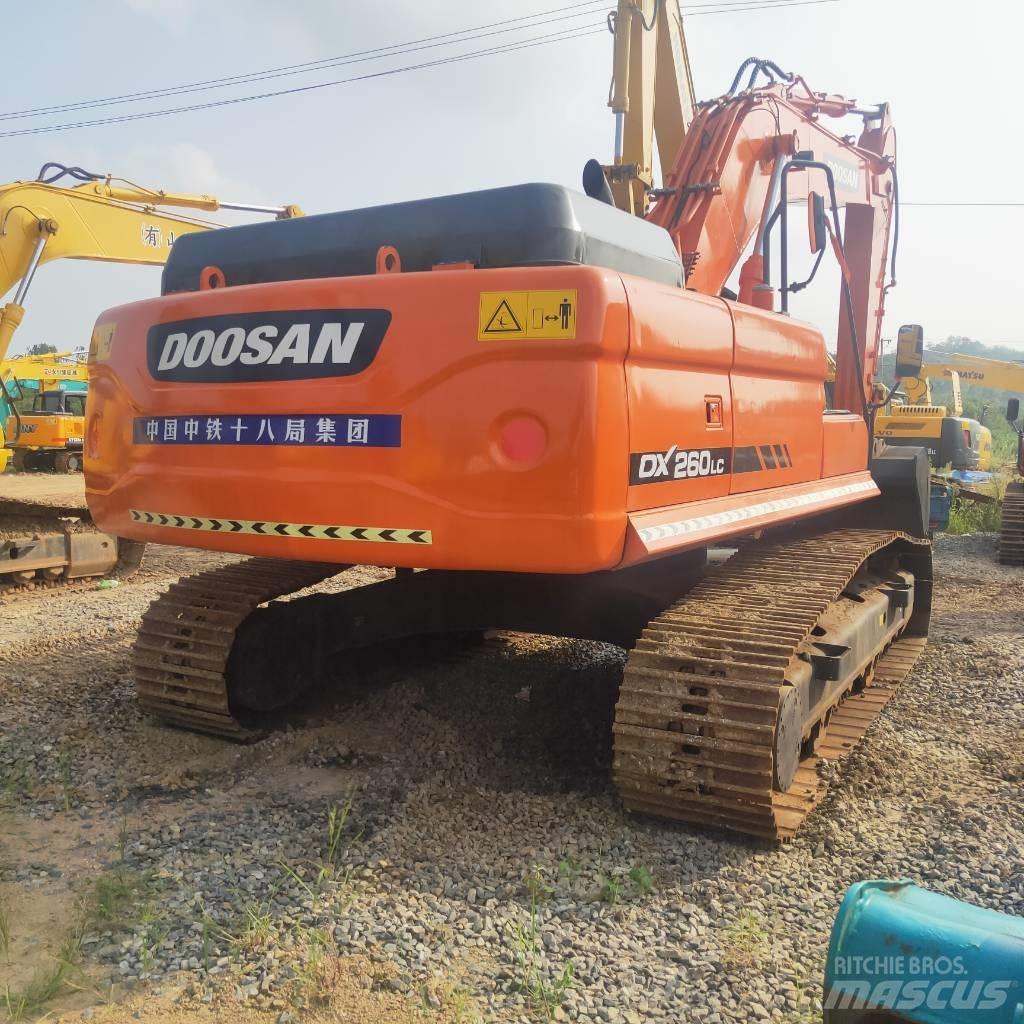 Doosan DX260LC Pásové rýpadlá
