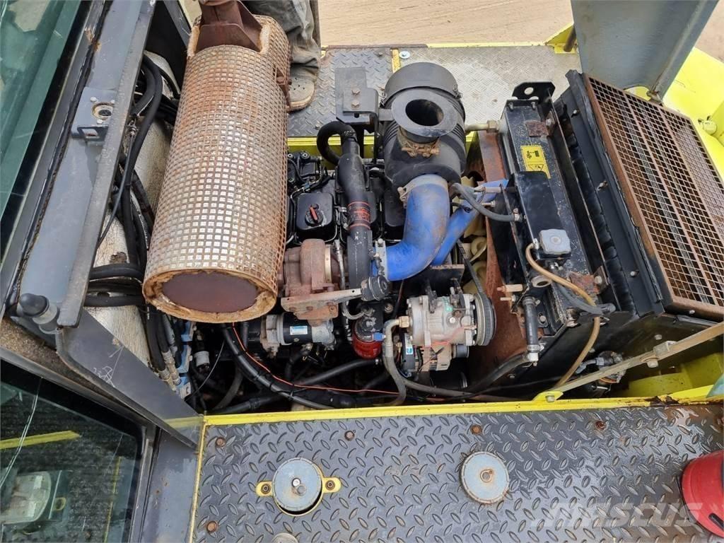 Ammann AP 240 Pneumatikové valce