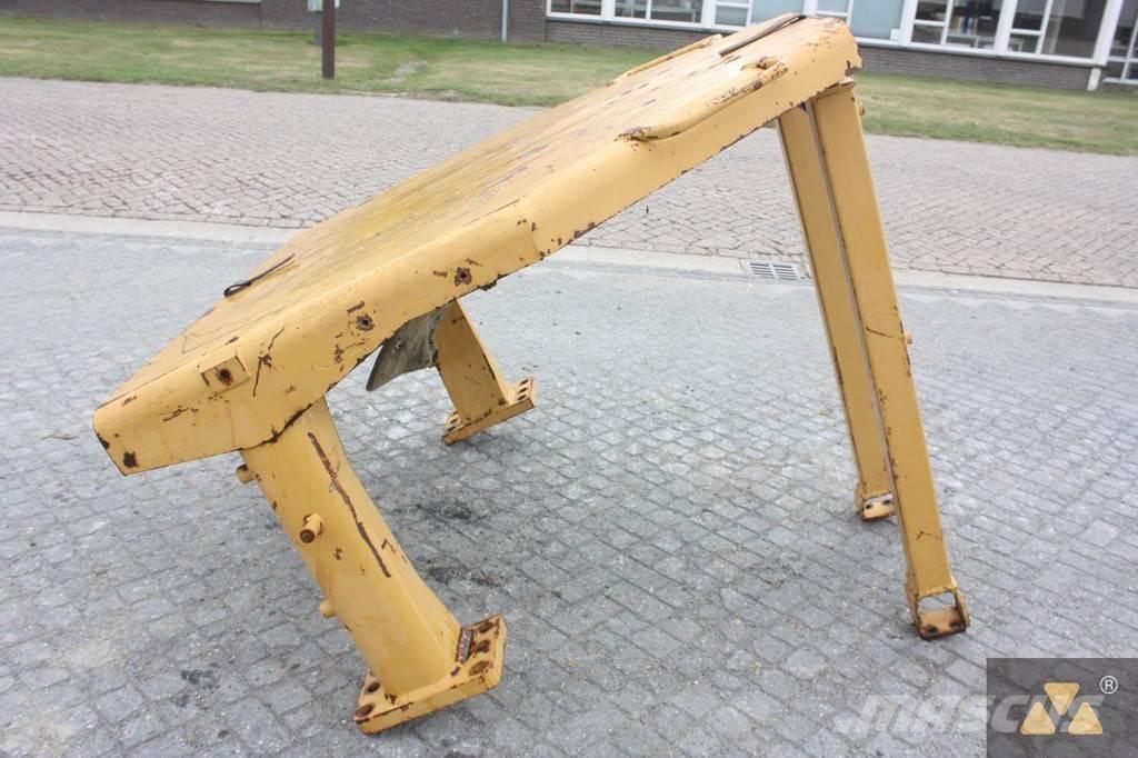CAT D8N O-rops cab Kabíny a interiér