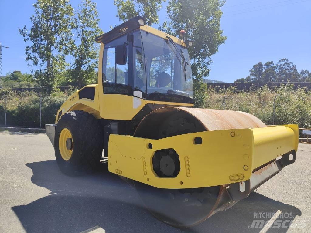 Bomag BW 211 D-50 Pneumatikové valce